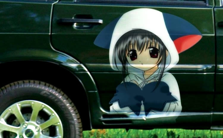 nice anime picture on real car - милая анимешка в капюшоне с ушками изображена на двери реальной машины