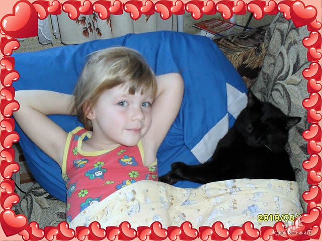 black cat with girl in bed чёрная кошка в постели с девочкой